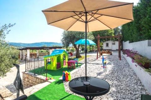 Istra,Kaštel-Vila s bazenom i apartmanska kuća