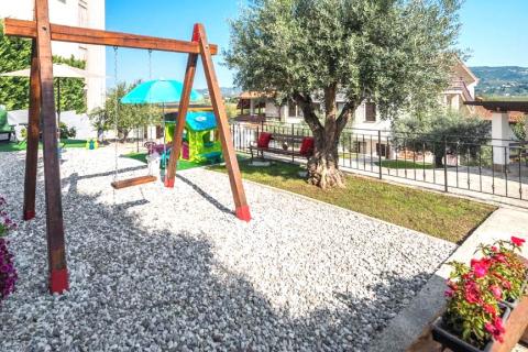 Istra,Kaštel-Vila s bazenom i apartmanska kuća