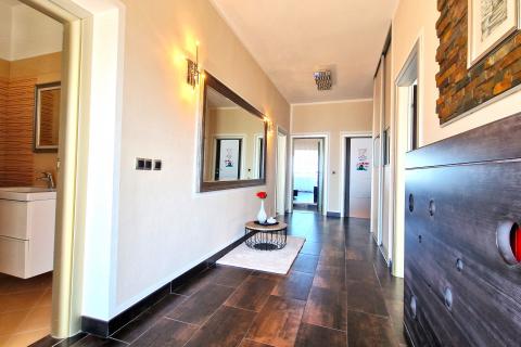 Istra,Kaštel-Vila s bazenom i apartmanska kuća