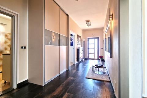 Istra,Kaštel-Vila s bazenom i apartmanska kuća