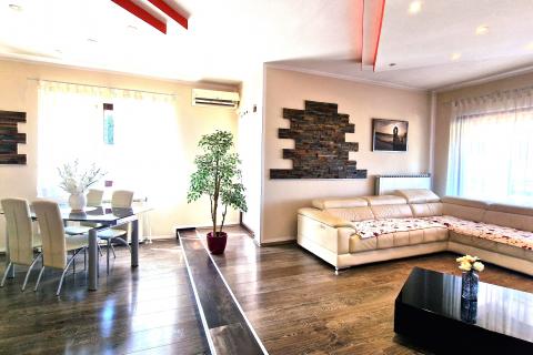 Istra,Kaštel-Vila s bazenom i apartmanska kuća