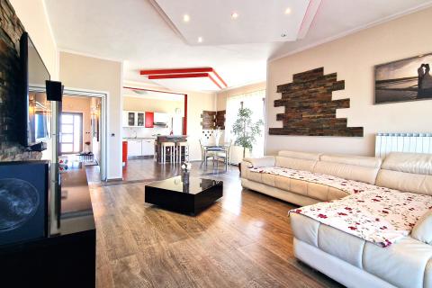 Istra,Kaštel-Vila s bazenom i apartmanska kuća