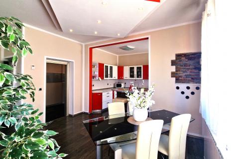 Istra,Kaštel-Vila s bazenom i apartmanska kuća