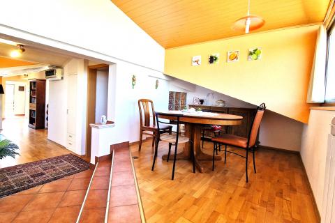 Istra,Kaštel-Vila s bazenom i apartmanska kuća