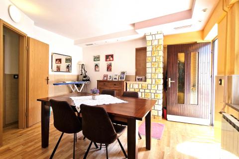 Istra,Kaštel-Vila s bazenom i apartmanska kuća