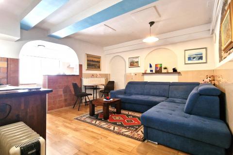 Istra,Kaštel-Vila s bazenom i apartmanska kuća