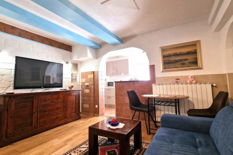 Istra,Kaštel-Vila s bazenom i apartmanska kuća