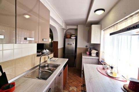 Istra,Kaštel-Vila s bazenom i apartmanska kuća