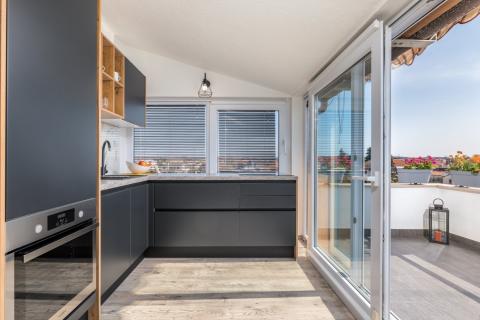 Istra,Valbandon,dvoetažni stan 500 m od mora