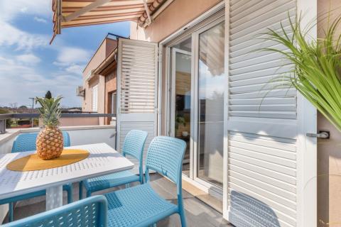 Istra,Valbandon,dvoetažni stan 500 m od mora