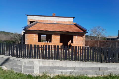 Istra,Manjadvorci,kuća od 100 m2 u roh bau fazi