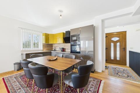 Istra,Vodnjan-kuća s 2 stana i pogledom prema moru