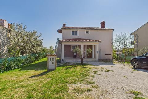 Istra,Vodnjan-kuća s 2 stana i pogledom prema moru