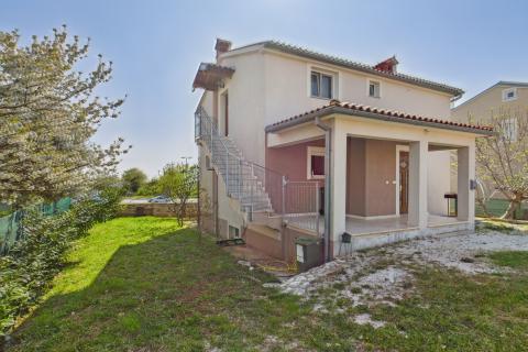 Istra,Vodnjan-kuća s 2 stana i pogledom prema moru