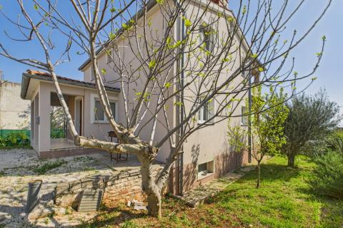 Istra,Vodnjan-kuća s 2 stana i pogledom prema moru