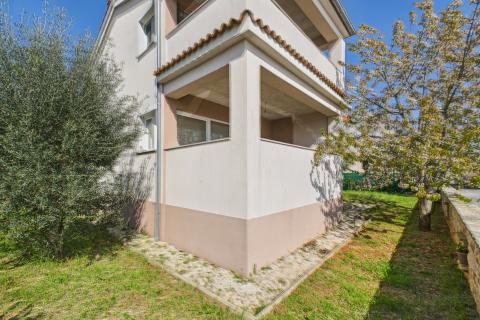 Istra,Vodnjan-kuća s 2 stana i pogledom prema moru