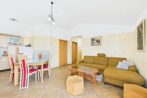 Istra,Vodnjan-kuća s 2 stana i pogledom prema moru