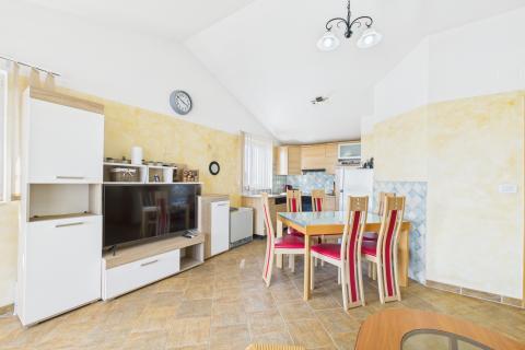 Istra,Vodnjan-kuća s 2 stana i pogledom prema moru