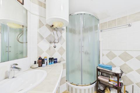 Istra,Vodnjan-kuća s 2 stana i pogledom prema moru