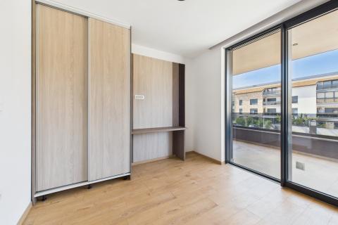 Istra,Medulin-dvosobni stan u novogradnji,150m od plaže