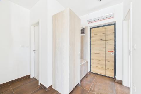 Istra,Medulin-dvosobni stan u novogradnji,150m od plaže