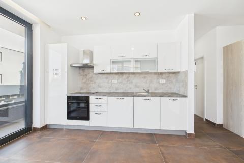 Istra,Medulin-dvosobni stan u novogradnji,150m od plaže