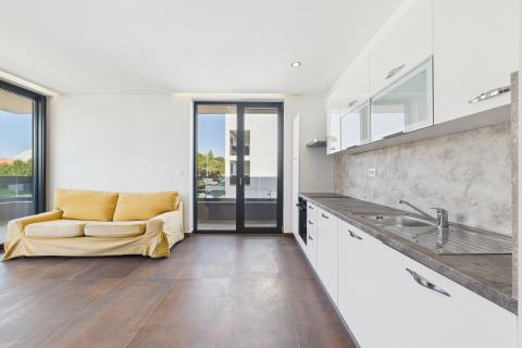 Istra,Medulin-dvosobni stan u novogradnji,150m od plaže