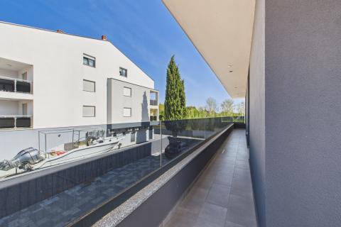 Istra,Medulin-dvosobni stan u novogradnji,150m od plaže