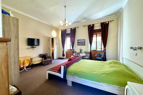 Crikvenica- kuća sa 4 apartmana u strogom centru grada