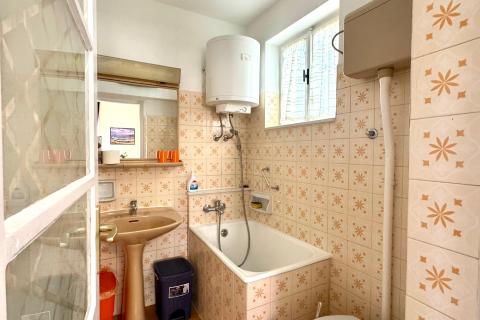 Crikvenica- kuća sa 4 apartmana u strogom centru grada