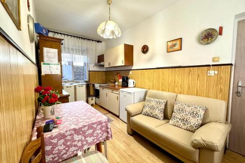 Crikvenica- kuća sa 4 apartmana u strogom centru grada