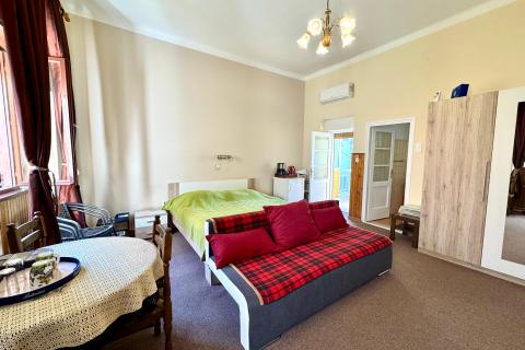 Crikvenica- kuća sa 4 apartmana u strogom centru grada