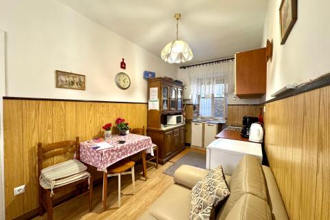 Crikvenica- kuća sa 4 apartmana u strogom centru grada