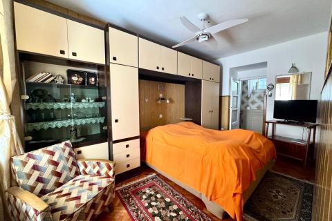 Crikvenica- kuća sa 4 apartmana u strogom centru grada