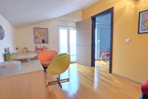 Istra, Peroj - dvoetažan komforan stan 