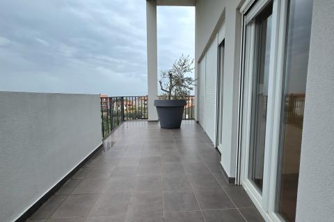 Istra, Peroj - dvoetažan komforan stan 