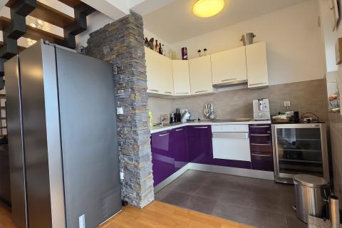 Istra, Peroj - dvoetažan komforan stan 