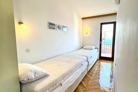 Crikvenica, Dramalj – Two-story three-bedroom apartment with parking