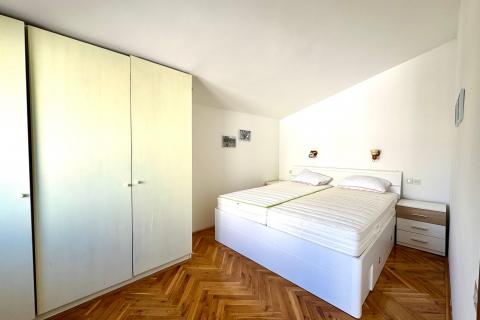 Crikvenica, Dramalj – Two-story three-bedroom apartment with parking