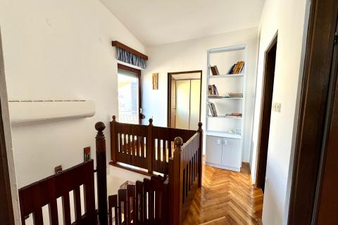 Crikvenica, Dramalj – Two-story three-bedroom apartment with parking