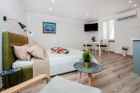 Istra,Rovinj,2 studija u centru,40m2,mirna ulica,blizu mora