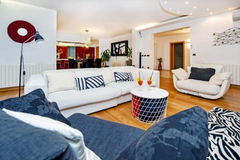 Istra, Rovinj – 7 km, Luksuzna vila, mirna lokacija – Parcela 1719 m²