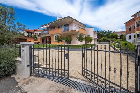 Istra, Rovinj – 7 km, Luksuzna vila, mirna lokacija – Parcela 1719 m²