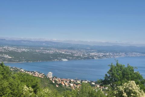 OPATIJA,KOLAVIĆI- teren s građevinskom dozvolom, plaćenim komunalijama i pogledom na more