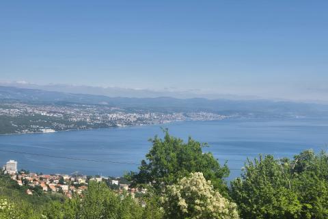 OPATIJA,KOLAVIĆI- teren s građevinskom dozvolom, plaćenim komunalijama i pogledom na more