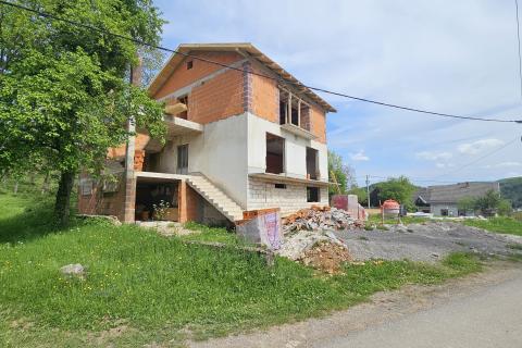 Gorski Kotar, Vrbovsko, Kuća sa 800 m2 okućnice