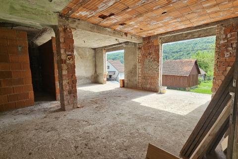 Gorski Kotar, Vrbovsko, Kuća sa 800 m2 okućnice