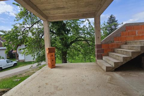 Gorski Kotar, Vrbovsko, Kuća sa 800 m2 okućnice