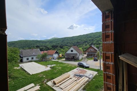 Gorski Kotar, Vrbovsko, Kuća sa 800 m2 okućnice