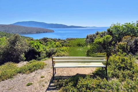 Otok Cres, Ustrine, negrađevinsko zemljište 1446m2